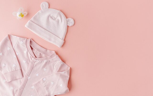 Spar penge med stil: Gratis mode til din baby